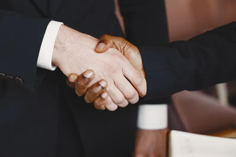 O Contrato que Ninguém Quer: Por que Compras Públicas são a Fronteira Esquecida das Startups Brasileiras