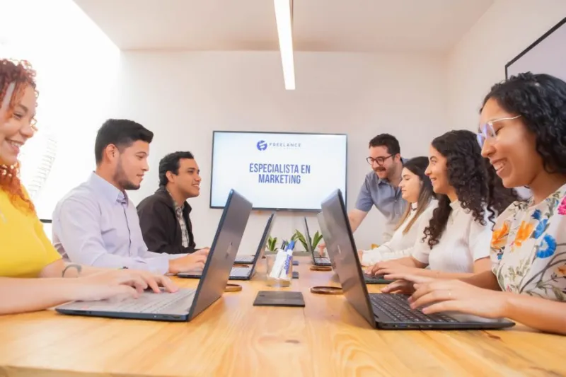 A Ilusão do Atalho: Por Que Imitar Concorrentes de Sucesso Destrói Startups Brasileiras na América Latina
