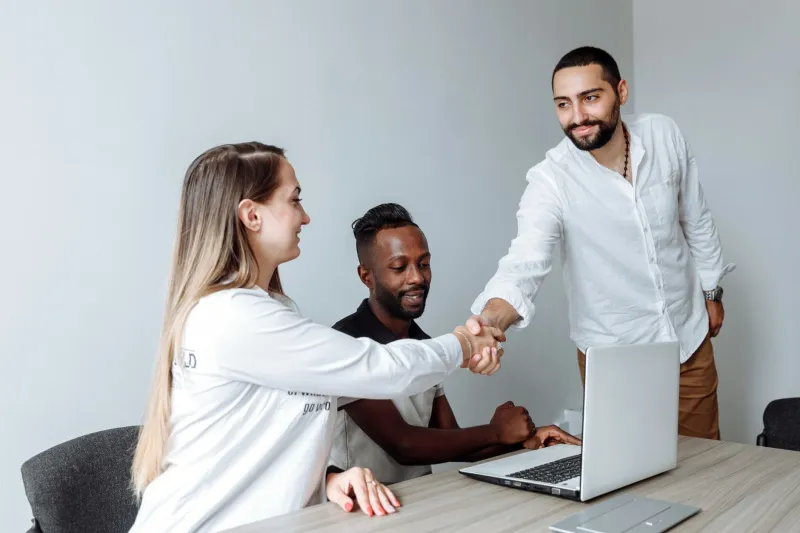 Vender ou Persistir: O Momento Certo para Aceitar a Aquisição da Sua Startup por um Gigante Regional